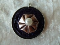 Anhänger lila-rosa gefaltet mit Perle + silberne Kette